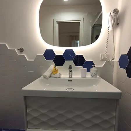Venus 4* פוזיטנו