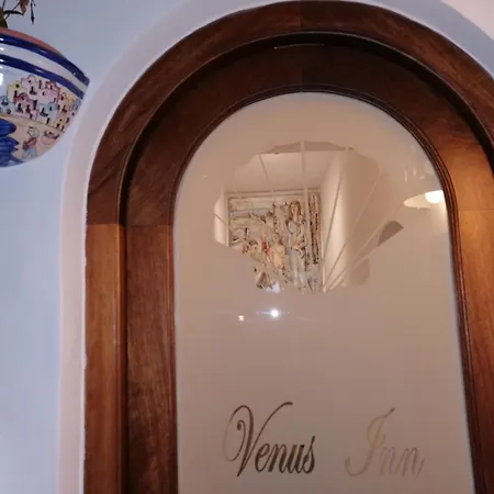 לינה וארוחת בוקר Venus 4*